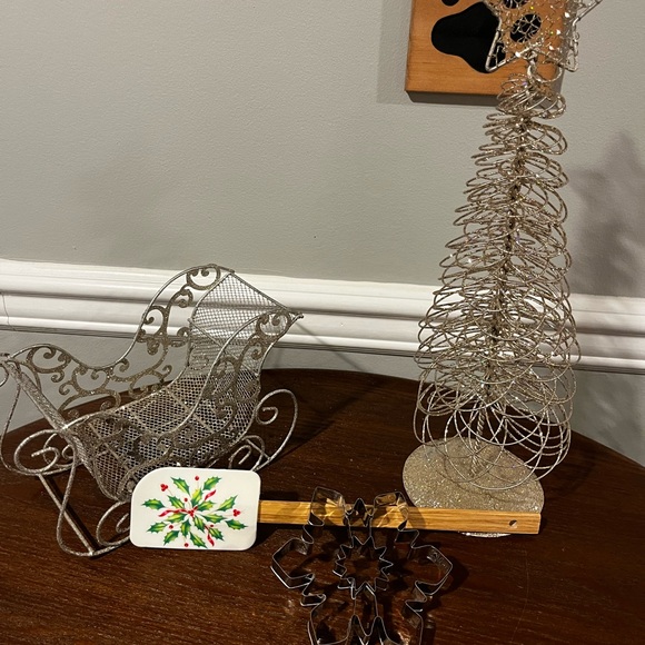 4 Piece Holiday Set - Gold Tree & Sleigh Snowflake cookie cutter holiday spatula - Picture 5 of 5